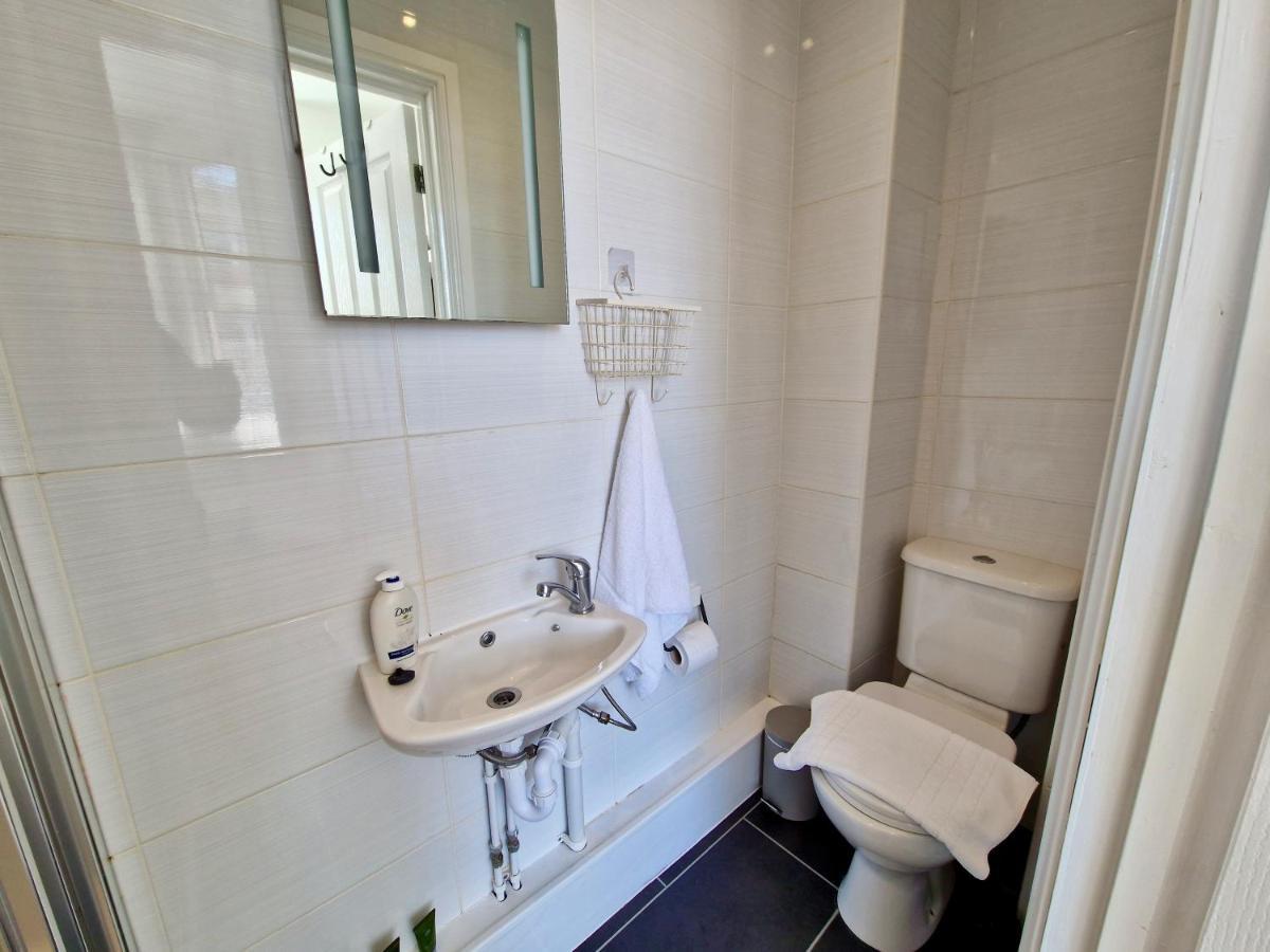 Incredible Private Rooms All With Private Bathrooms In A Fully Serviced House Next To City Centre With Free Parking Ковентрі Екстер'єр фото