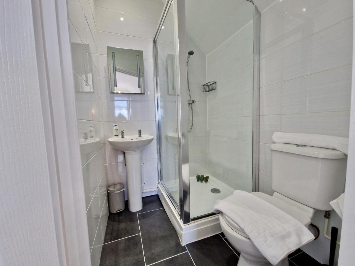 Incredible Private Rooms All With Private Bathrooms In A Fully Serviced House Next To City Centre With Free Parking Ковентрі Екстер'єр фото