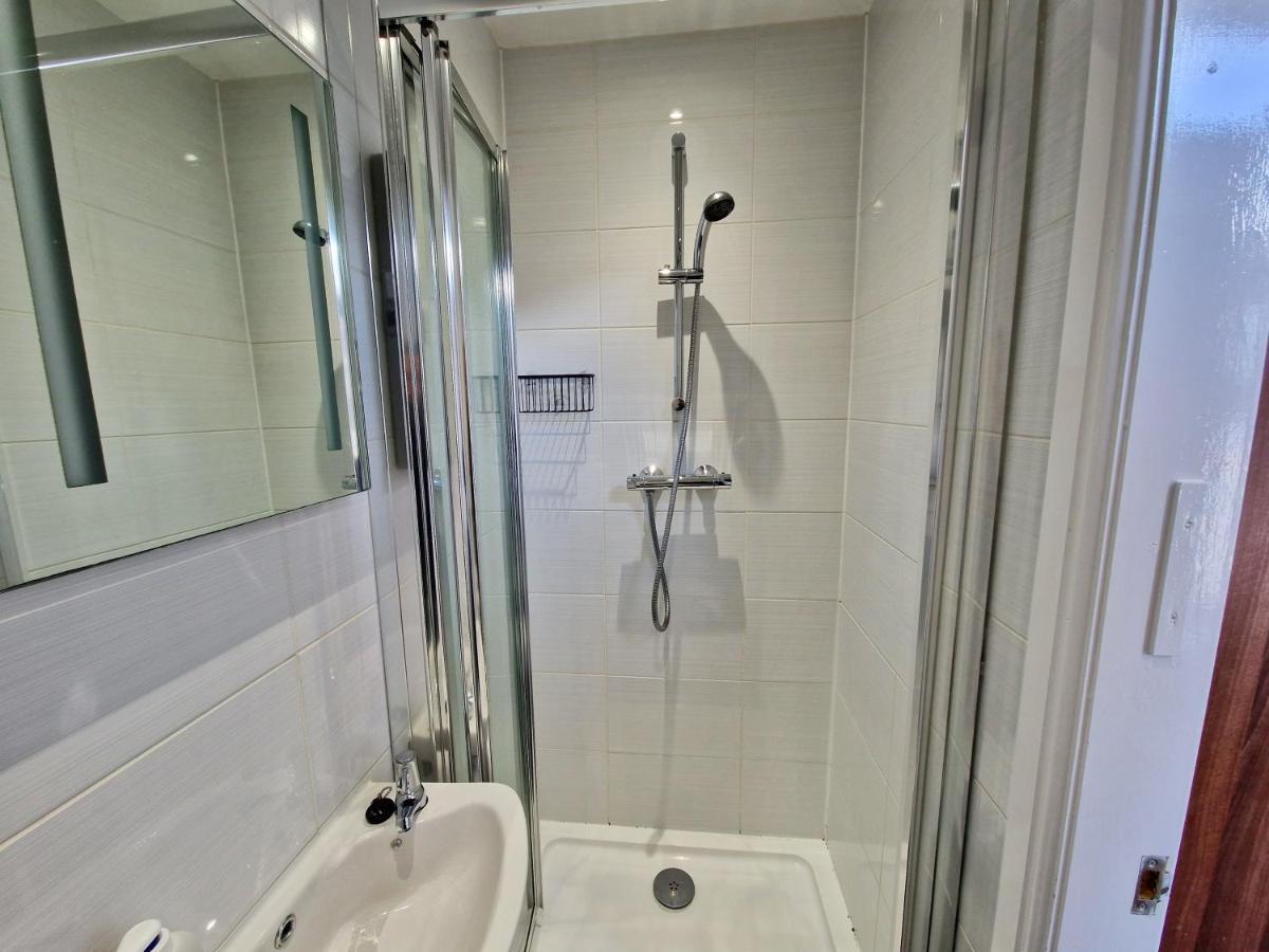 Incredible Private Rooms All With Private Bathrooms In A Fully Serviced House Next To City Centre With Free Parking Ковентрі Екстер'єр фото