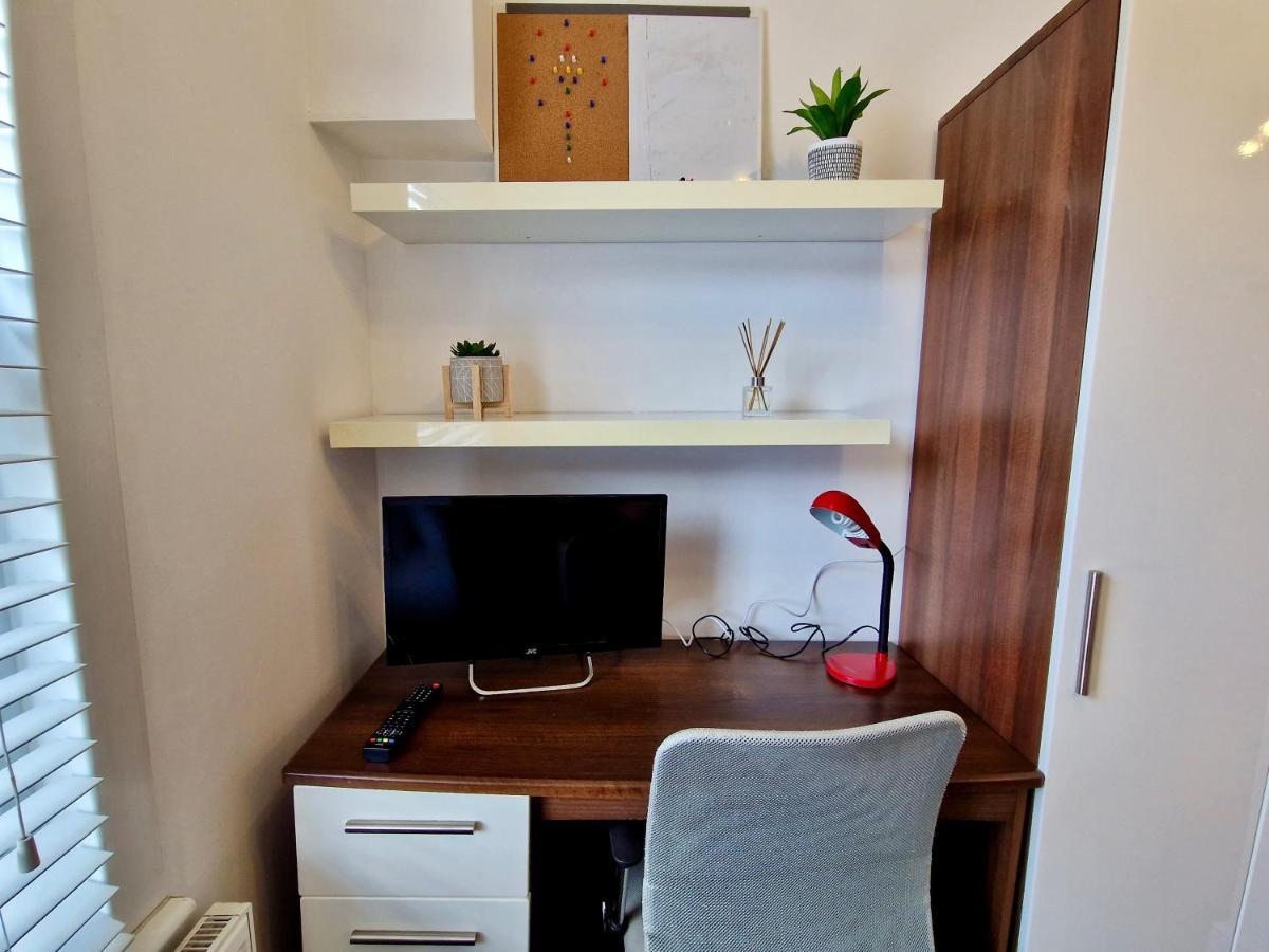 Incredible Private Rooms All With Private Bathrooms In A Fully Serviced House Next To City Centre With Free Parking Ковентрі Екстер'єр фото